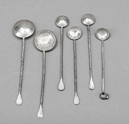 Lot de six cuillères à monnaie, XXe siècle, cuillè