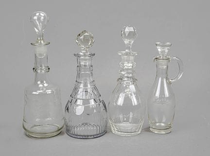 Quatre carafes, XIXe/XXe siècles, formes et taille