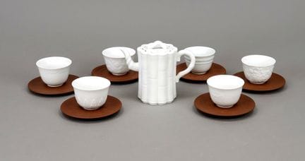Six petits pots avec couvercle, et une petite cruc