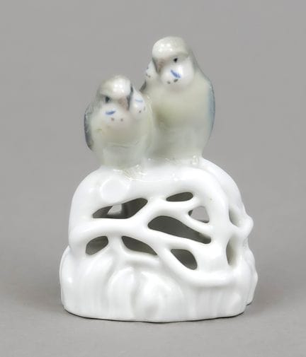 栖息在树枝上的鹦鹉夫妇，罗森塔尔（Rosenthal），塞尔布-巴伐利亚（Selb-Bavaria）