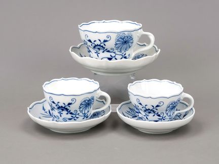 Tre grandi tazze da caffè con sigla UT, Meissen, p