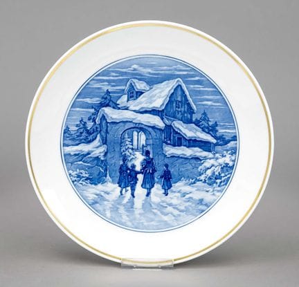 圣诞盘，迈森，约1980年，第一批，型号54601，釉下蓝绘雪景与人物，金边，直径25.5厘米