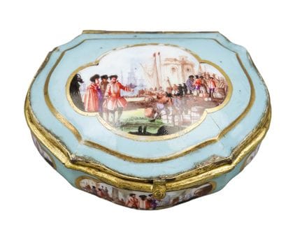 Tabatera de Meissen, hacia 1730-1735, de forma bar