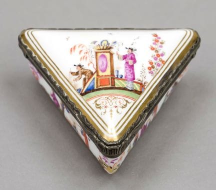 Caja triangular con tapa, probablemente de Meissen