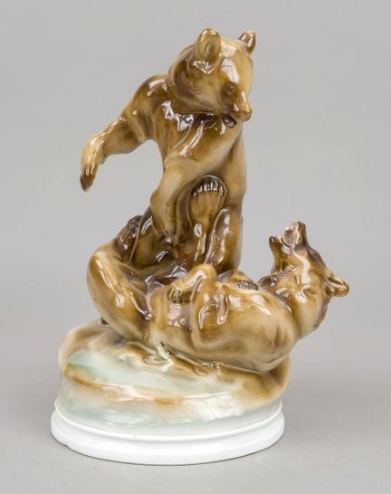 两只搏斗的熊，佐尔奈（Zsolnay），匈牙利，19世纪，写实风格釉下彩绘，高31厘米
