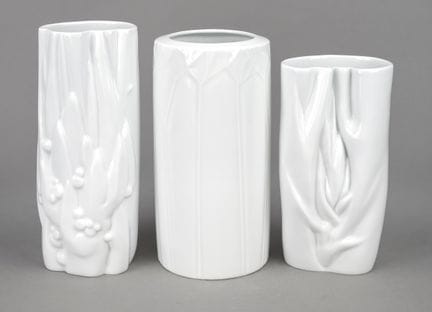 Tres jarrones de diseño, Meissen, marca posterior 
