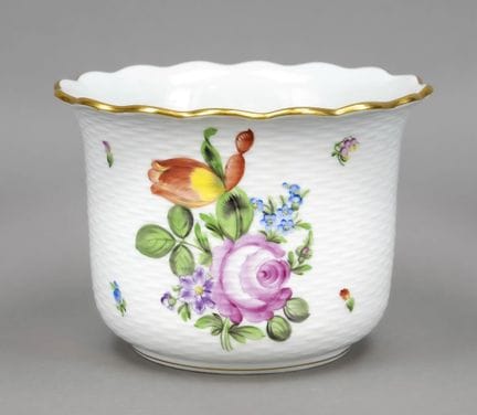 花盆套，赫伦德（Herend），1967年后出品，型号7302，篮纹纹理壁面，多色彩绘，饰有“Bou