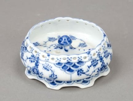 烟灰缸，皇家哥本哈根，丹麦，1969-73年款，第一代，饰有釉下蓝彩“Musselmalet Vol