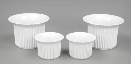 4个花盆套，迈森，1950年后，二等品，壁面带肋纹，2个大号，型号50618（1个完好），直径18厘