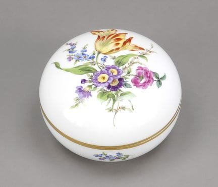 Lata con tapa y motivos florales, Meissen, marca p