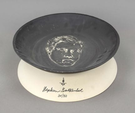 斯特凡·巴尔肯霍尔（Stephan Balkenhol，生于1957年），《翻转碗》，出自2016年