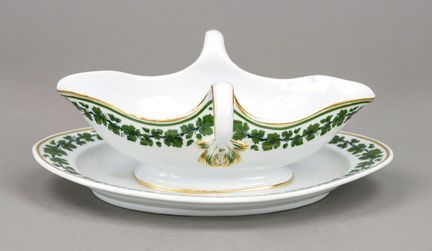 调味汁碗，迈森，1934年后出品，第一代，饰有葡萄叶纹样，饰边镀金，长24厘米