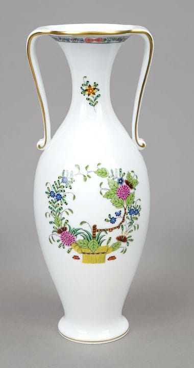 高脚带柄花瓶，赫伦德（Herend），20世纪，彩釉彩绘，高33厘米