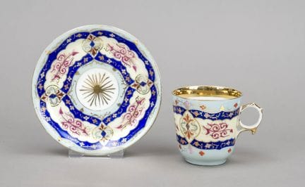 带托盘的茶杯，卡尔·蒂尔施（Carl Thielsch）作品，19世纪末，彩绘装饰，配以镀金镶边，高