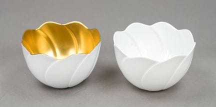 Dos cuencos con forma de flor, Meissen, marca post