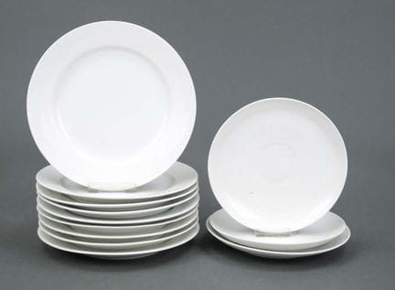 12只盘子，KPM柏林，20世纪，第二批，各种形状，1只带底座，白色，直径16–19厘米