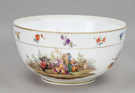 圆形碗，柏林KPM，1930年代款，第一类，Ozier款式，碗壁饰有多色彩绘，描绘多人群像的風俗场景