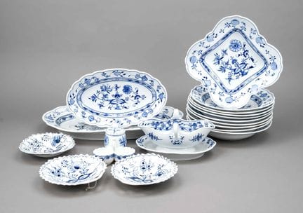 一套17件，其中14件为C. u. E. Teichert品牌，施塔特迈森产，带有1882-1929