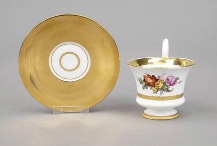 带UT标记的杯子， 柏林皇家瓷器厂（KPM），1837-44年及1870年后印记，第一和第二系列，带