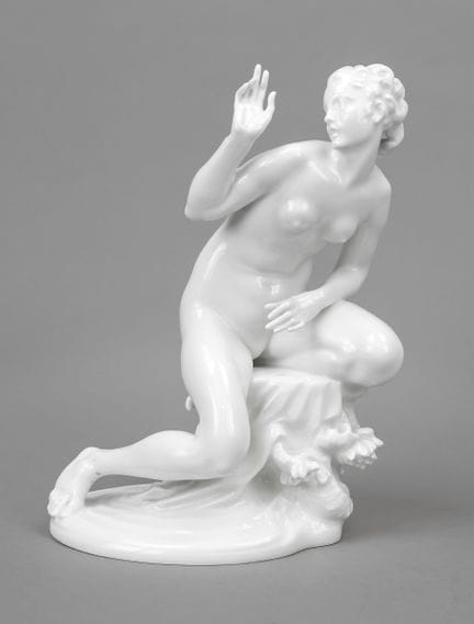 《沐浴的苏珊娜》，柏林KPM，20世纪，第二期，赫尔曼·雨果·胡巴奇1923年设计，中国白釉，高31