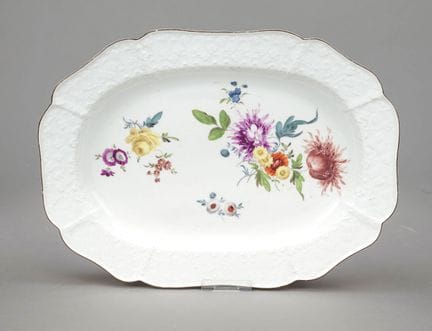 Assiette ovale, Meissen, XVIIIe siècle, drapeau or