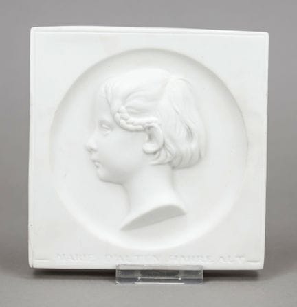 方形瓷牌，迈斯（Meiss）出品，底部标有“Marie d'Alton，5岁”字样，素坯，15 x 
