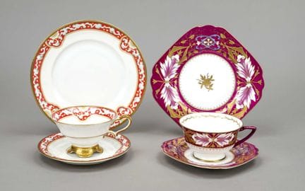 2套装饰艺术风格餐具，1920年代，其中1套为Hutschenreuther品牌，饰有红色和橙色的抽