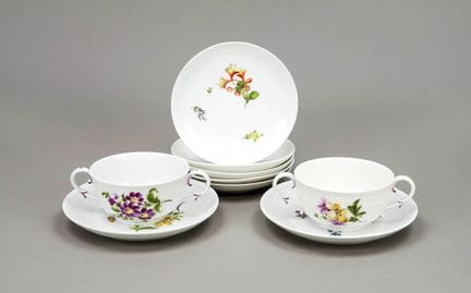 九件套，宁芬堡，1925-75年款，带花边边沿，2个带底盘的汤碗，直径17厘米，以及5个带底盘的碗，