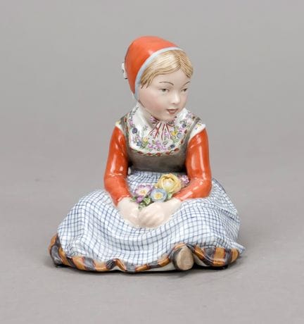 来自菲恩岛的女孩，皇家哥本哈根，绿色朱莉安娜·玛丽画笔印记（1905-1993），出自一套47件身着
