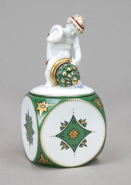 新艺术风格带盖罐，萨克森州弗劳罗伊特，1915-1926年艺术部绿色印章， 卡尔·纳克（Carl N