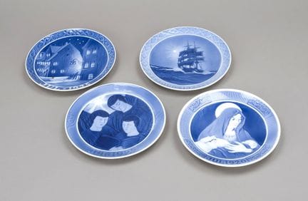 四只圣诞盘，皇家哥本哈根（Royal Copenhagen），分别产于1920年、1922年、192
