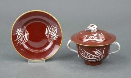 带盖和底座的小汤碗，赫伦德（Herend）品牌，1930年代，饰有红褐色与白色的埃斯特哈齐（Este