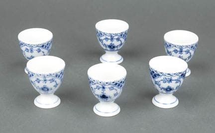 六只蛋杯，皇家哥本哈根，丹麦，20世纪，第一次世界大战时期，饰有釉下蓝彩“Musselmalet H