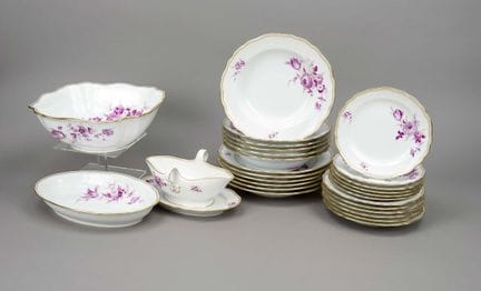 一套6人份的豪华餐具，共27件，迈森， 19-20世纪，一战时期，“新剪影”款式，饰有紫色花束图案，