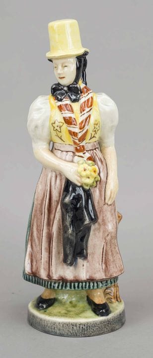 特里贝格女子，传统服饰人偶，卡尔斯鲁厄马约利卡瓷器工坊，设计：安东·克林格。型号5543，多色彩绘。