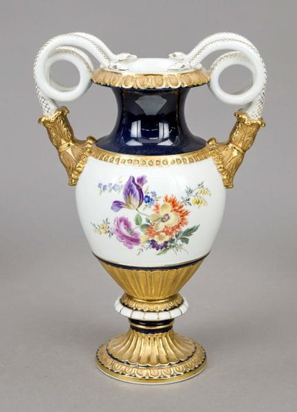 蛇形把手花瓶，迈森，1934年后印记，第一批，由恩斯特·奥古斯特·洛伊特里茨于1861年设计，型号E