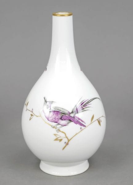 KPM柏林花瓶，1945年前的标志，二等品，瓶形，瓶身环绕绘有紫色和黑色的天堂鸟与蝴蝶，饰有镀金装饰
