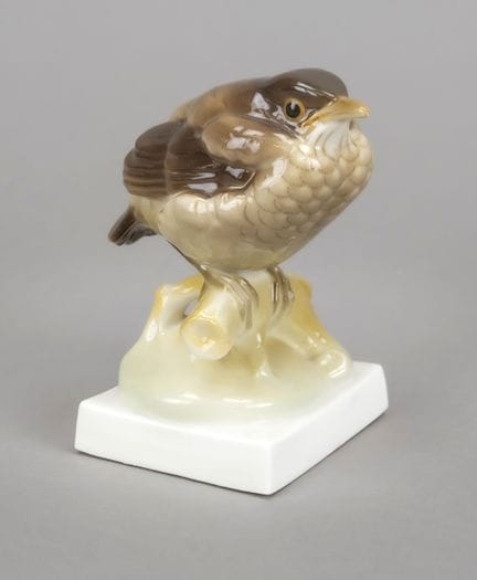 幼年黑鸫，宁芬堡，20世纪压印标记，克里斯蒂安·维特曼约1909年设计，写实风格釉下彩绘，轻微修复，