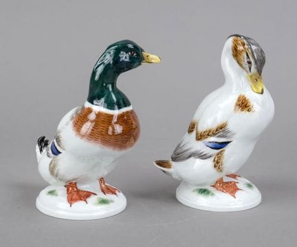 公鸭与母鸭成对，迈森，1980年厂印，初版，埃里希·奥梅1949年设计，圆形底座上签名并标注日期， 