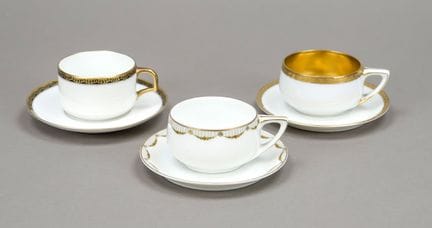 3只带底托的摩卡杯，1920年代，塞尔布产；2只罗森塔尔（Rosenthal）杯，多纳泰罗（Dona