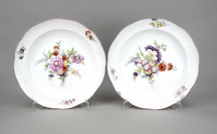 Deux grands plats de service issus du service de t