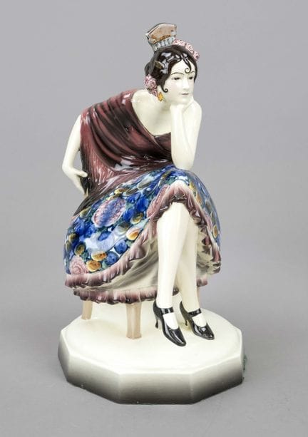 坐姿西班牙女子，维也纳戈尔德施艾德（Goldscheider），约瑟夫·洛伦茨尔（Josef Lor