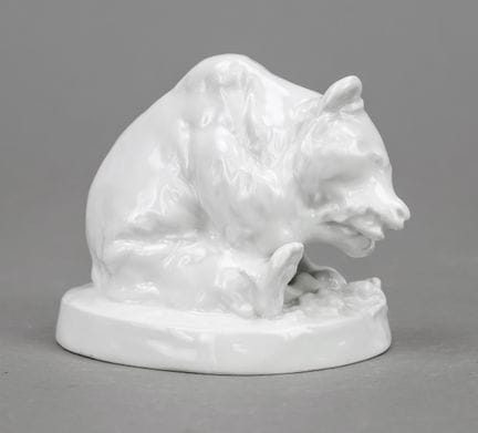 Oso comiendo, Meissen, marca posterior a 1934, 2.ª