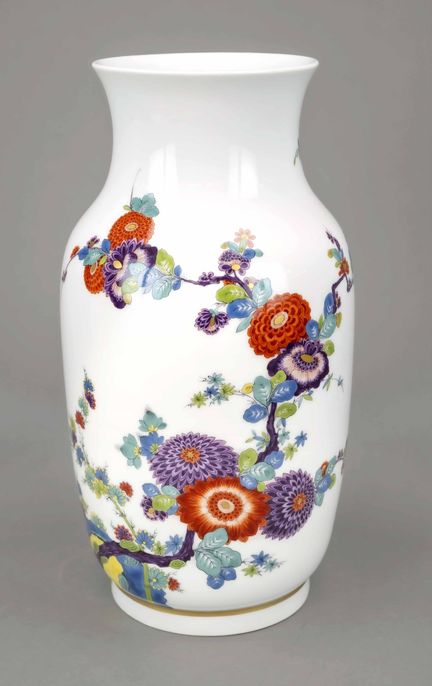 灯形花瓶，迈森，1950年代后，Deputat系列，型号S180，饰有卡基蒙风格的花卉与天堂鸟的精美