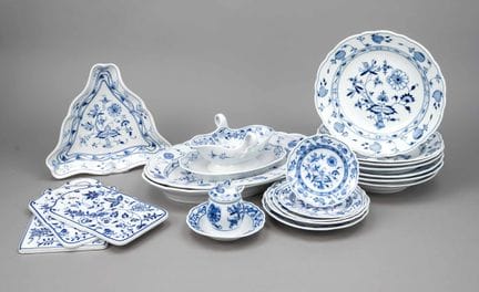 一套20件，其中包括15件施泰特迈森（Stadtmeissen）、1件劳恩施泰因（Rauenstei