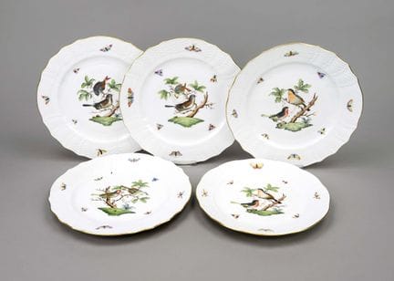 五只浅盘，赫伦德（Herend）品牌，20世纪，彩绘鸟类与昆虫图案，金边，直径25.5至28厘米