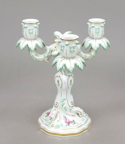 三烛台，迈森，1973年后， 1. W.，型号79063，巴洛克风格，灯杆自弧形底座向上延伸，支撑着