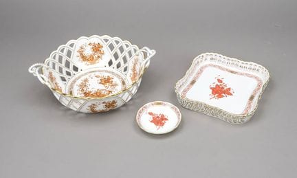 三只碗，赫伦德（Herend），匈牙利，20世纪，其中两只饰有红色阿波尼（Apponyi）纹样并带有