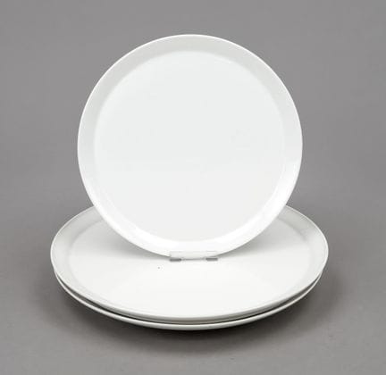 3块盘子，柏林KPM，第一和第二系列，白色瓷质，米色釉底，直径25至31厘米