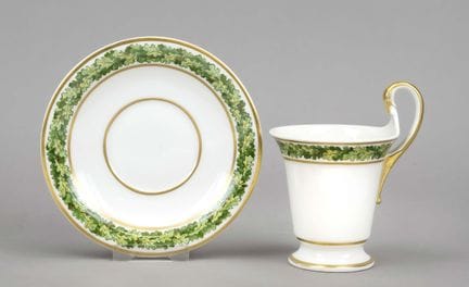 带UT标记的杯子，柏林KPM，1914-19年战争标记，第一次世界大战时期，带底座的卡拉托斯（Kal